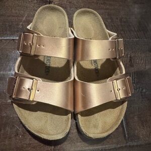 Kids Metallic Rose Gold Double-Buckle Birkenstocks- like new!! Size 2 - 2.5